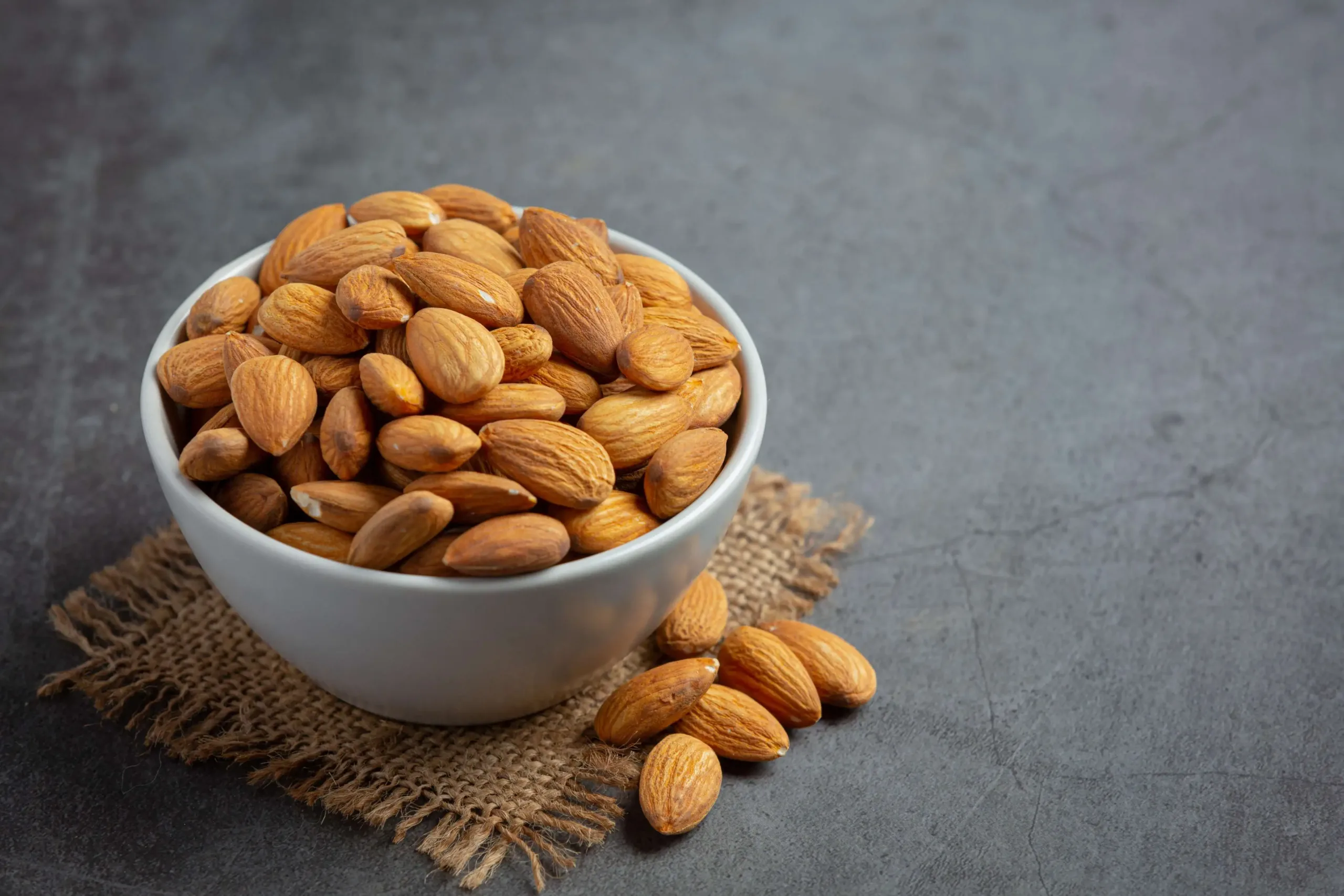 Almonds benefits for men to improve libido and stamina